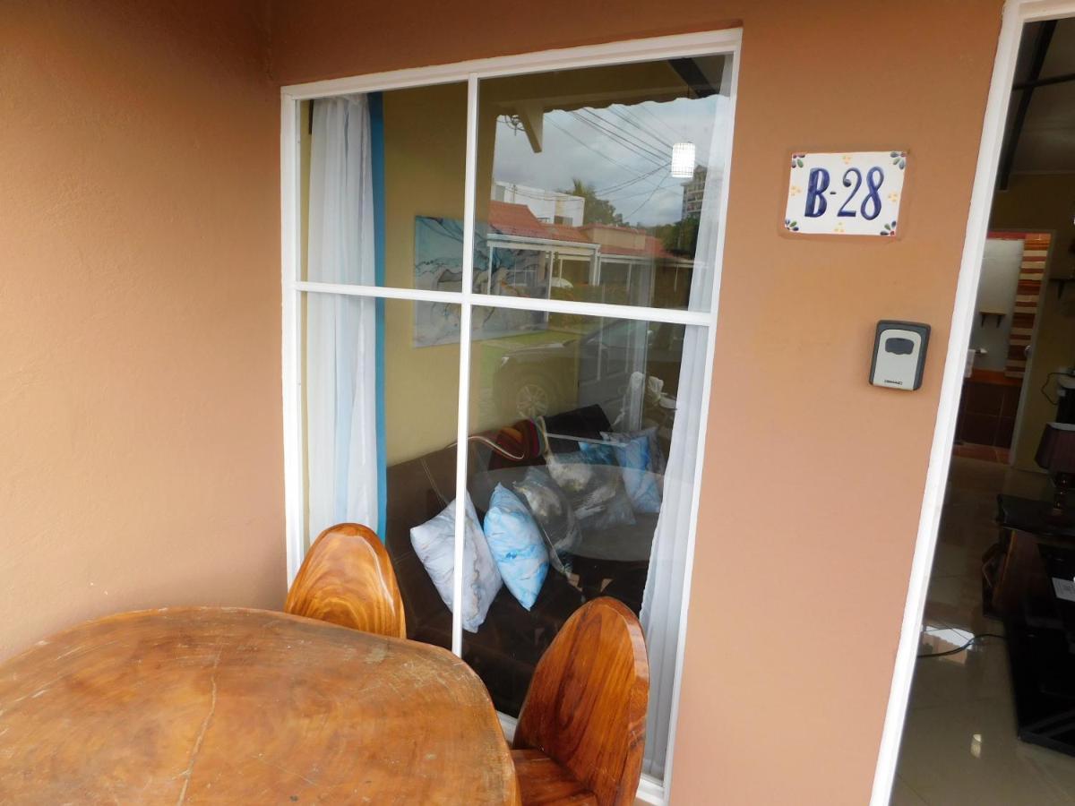 Condo Villa B27 Sleeps Five People - B28 Sleeps Six People - Price Includes Housekeeping Fees Not Taxes - Very Close To The Pool And Beach! Jaco Exterior photo